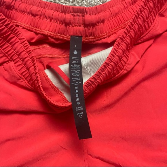 NWT Men’s Lululemon Red Pace Breaker liner less Bright red Shorts 5 inch - Picture 3 of 6